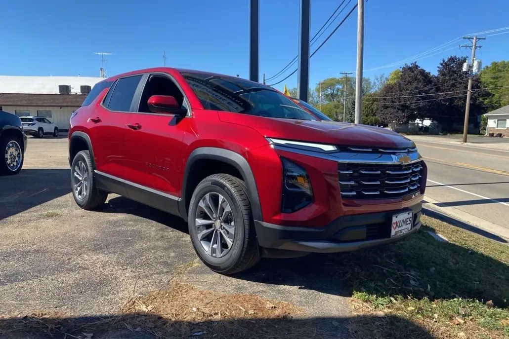 2026 Chevrolet Equinox LT photo 1