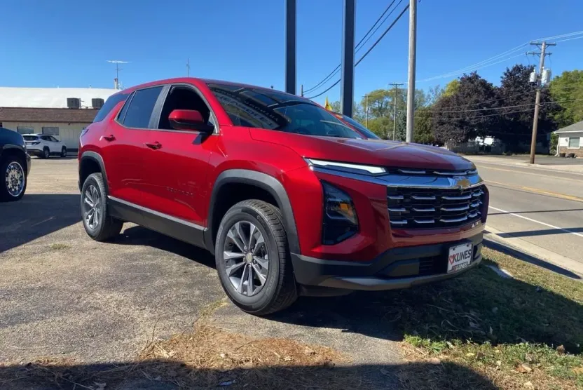2026 Chevrolet Equinox LT photo 1