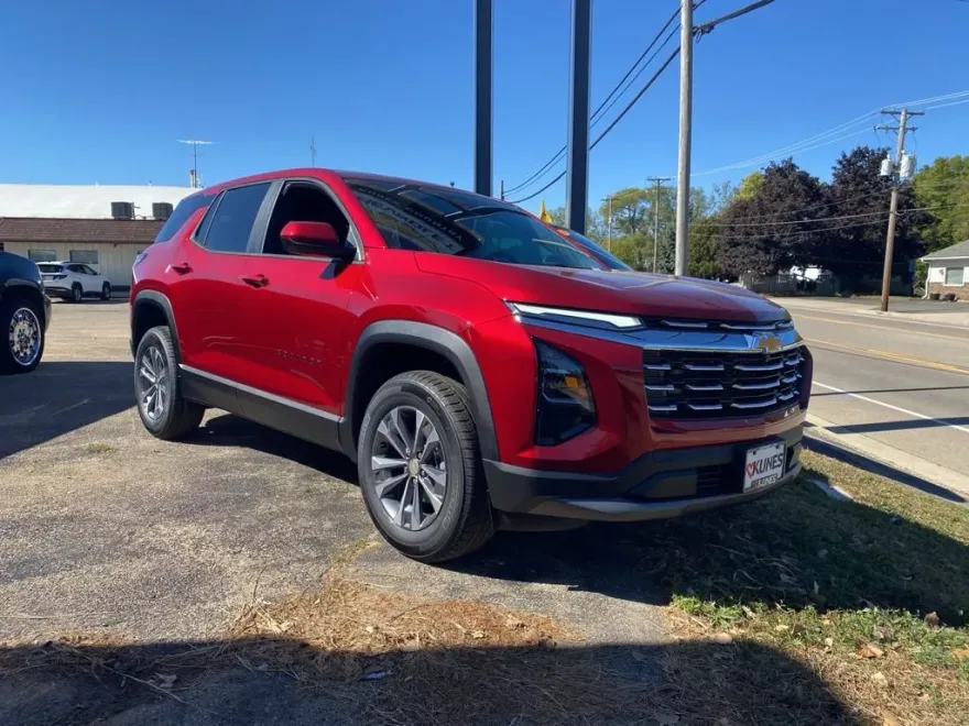 2026 Chevrolet Equinox LT photo 1