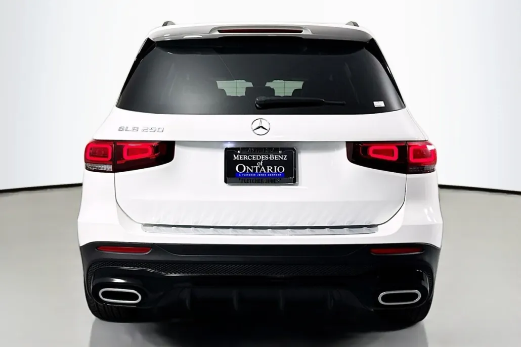 2023 Mercedes Benz GLB 250 photo 1