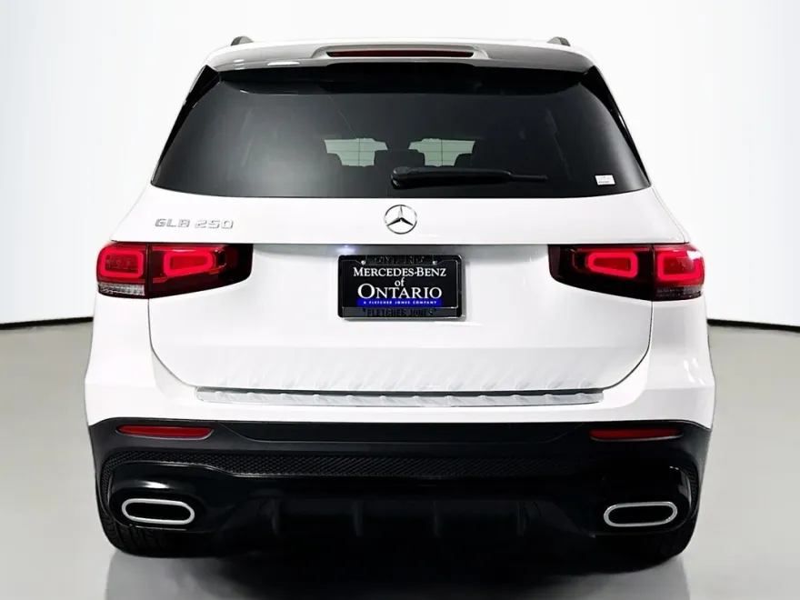 2023 Mercedes Benz GLB 250 photo 1