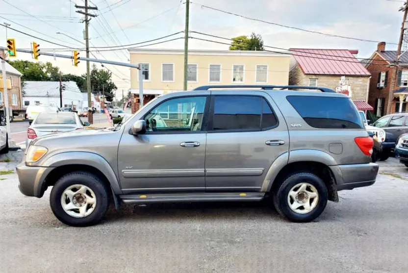 2007 Toyota Sequoia SR5 photo 1