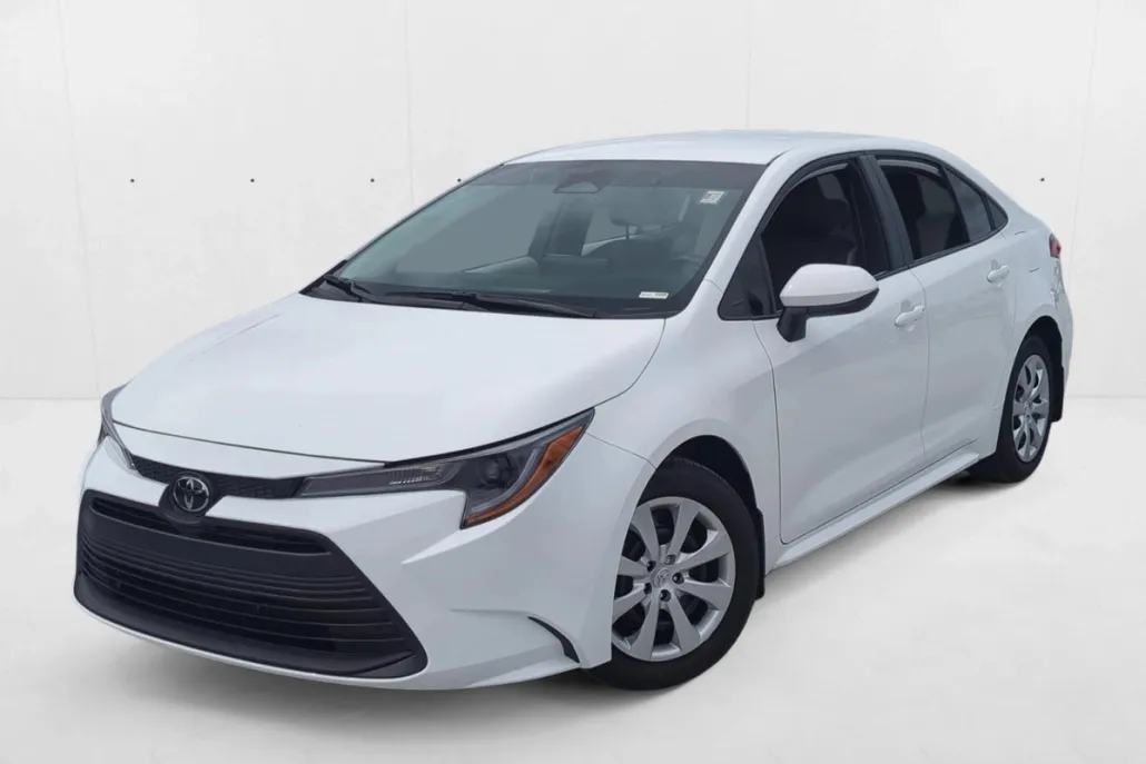 2025 Toyota Corolla LE photo 1