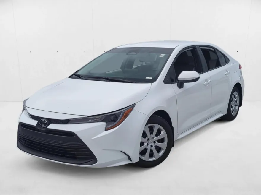 2025 Toyota Corolla LE photo 1