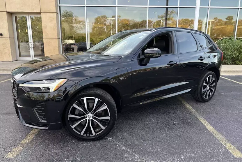 2023 Volvo XC60 Recharge Hybrid T8 Plus photo 1