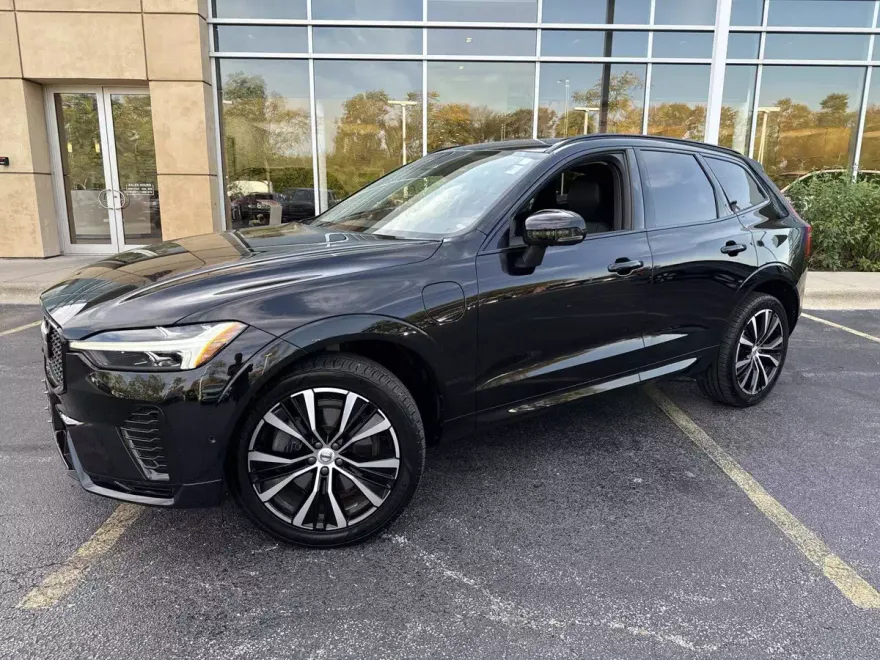 2023 Volvo XC60 Recharge Hybrid T8 Plus photo 1