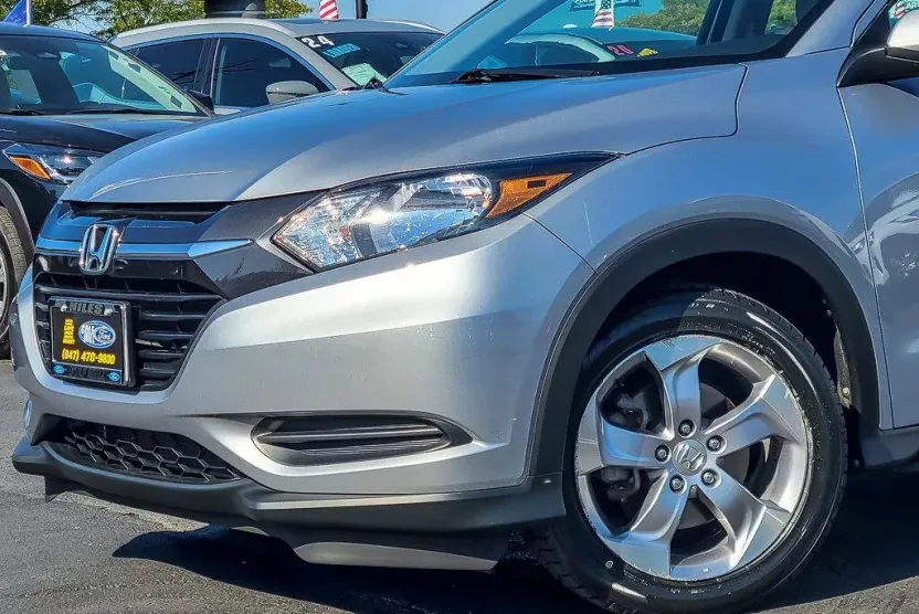 2017 Honda HR-V LX photo 1