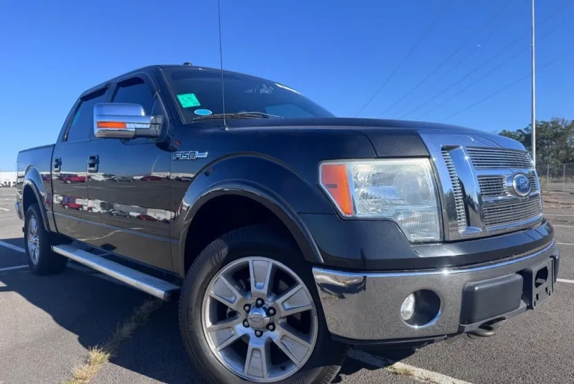 2010 Ford F-150 Lariat photo 1