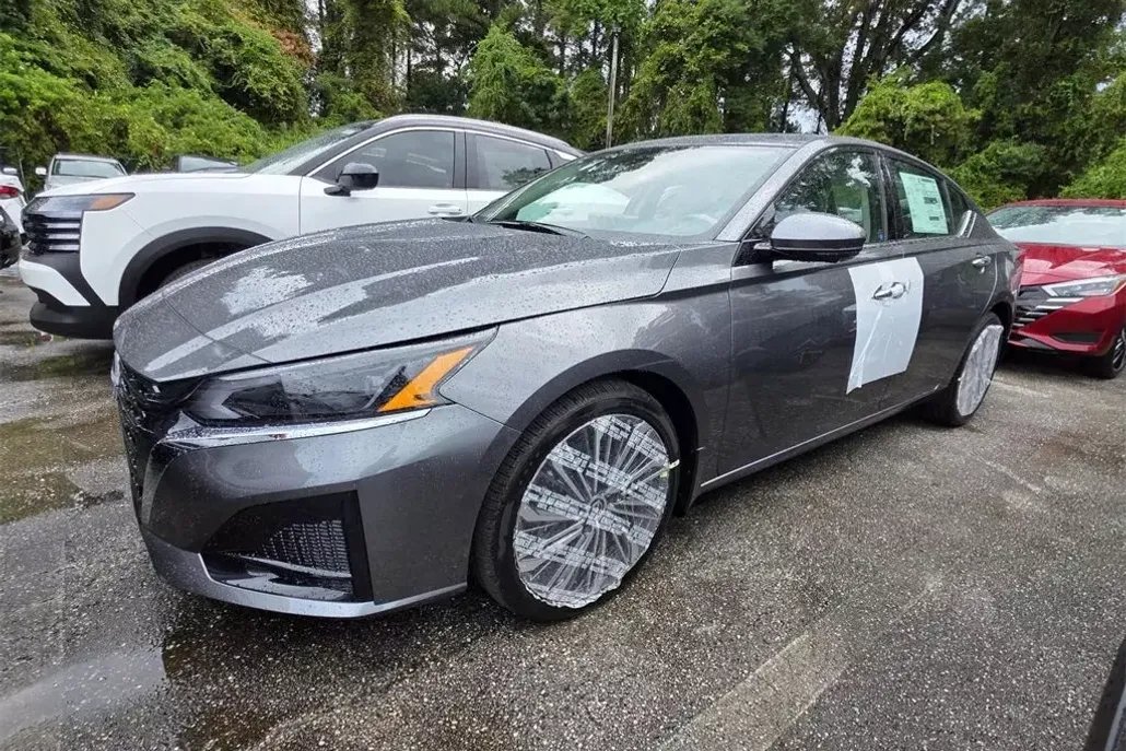 2025 Nissan Altima 2.5 SL photo 1