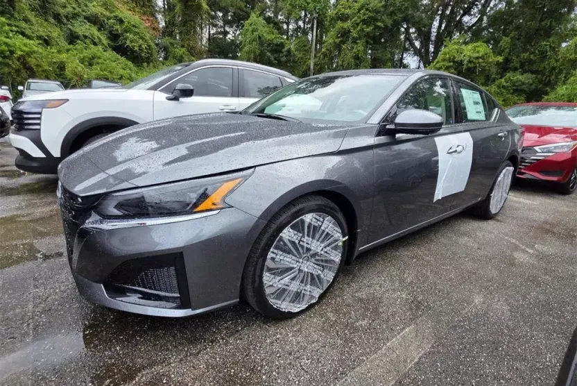 2025 Nissan Altima 2.5 SL photo 1