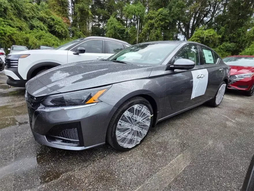 2025 Nissan Altima 2.5 SL photo 1