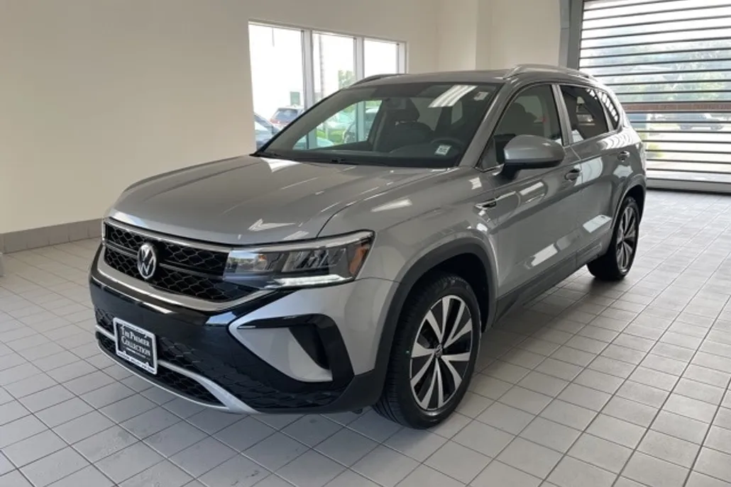 2022 Volkswagen Taos SE photo 1