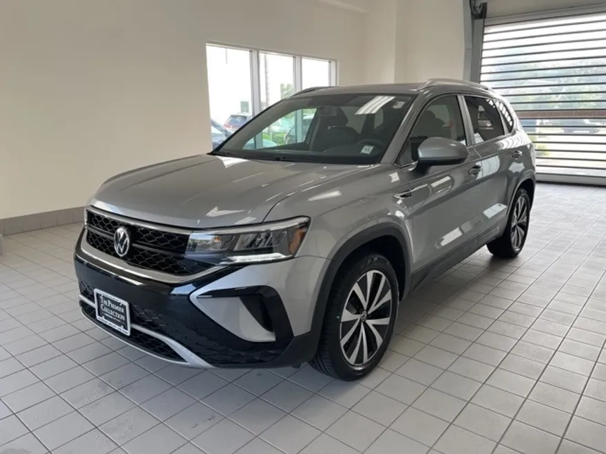 2022 Volkswagen Taos SE photo 1