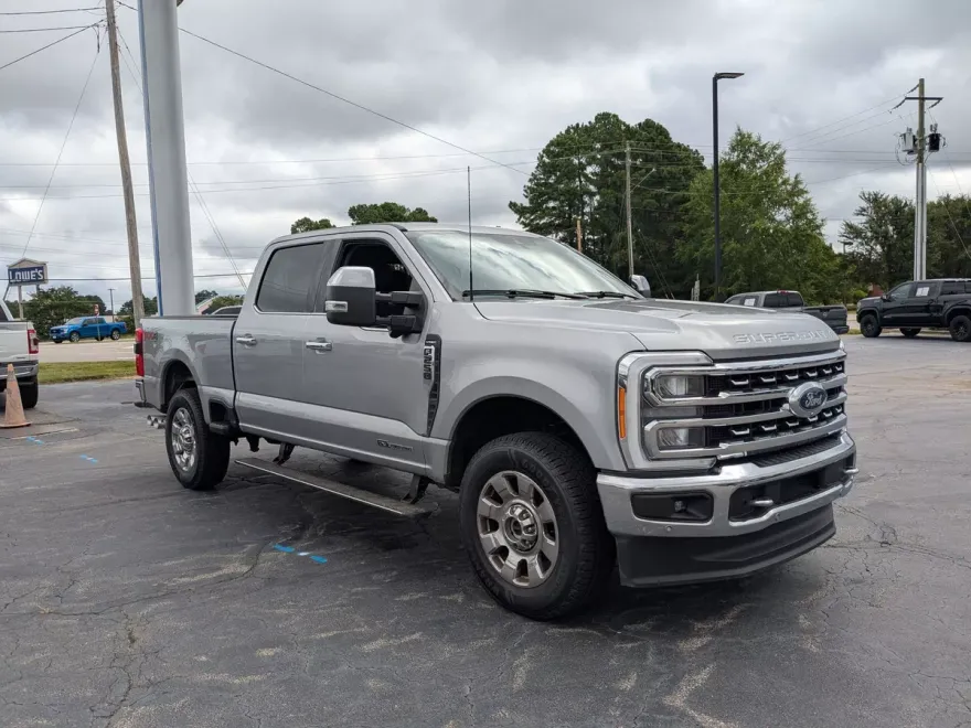 2023 Ford F-250 Lariat photo 1