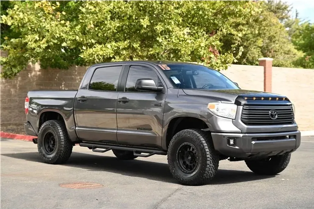 2015 Toyota Tundra CrewMax Limited photo 1