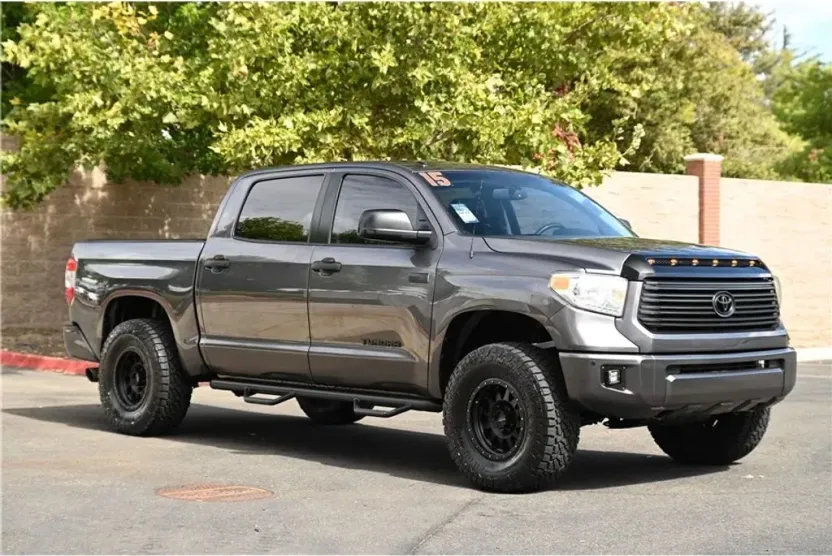 2015 Toyota Tundra CrewMax Limited photo 1