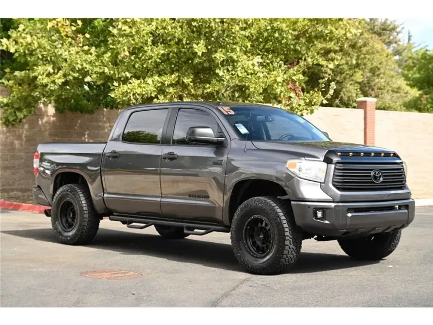 2015 Toyota Tundra CrewMax Limited photo 1
