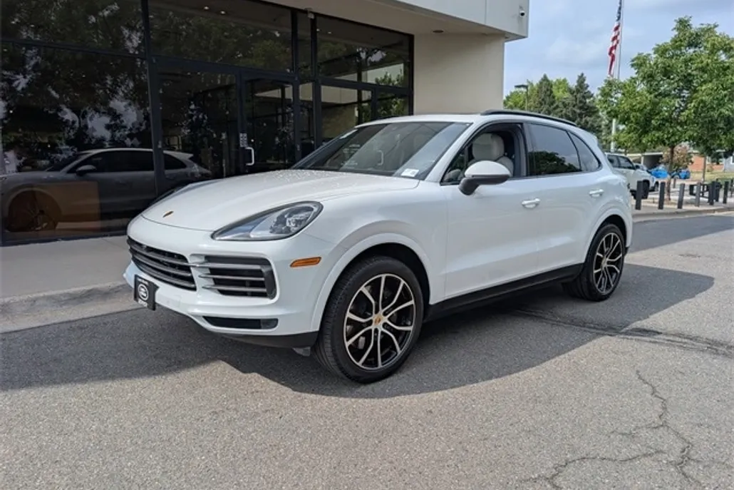 2023 Porsche Cayenne Platinum Edition photo 1