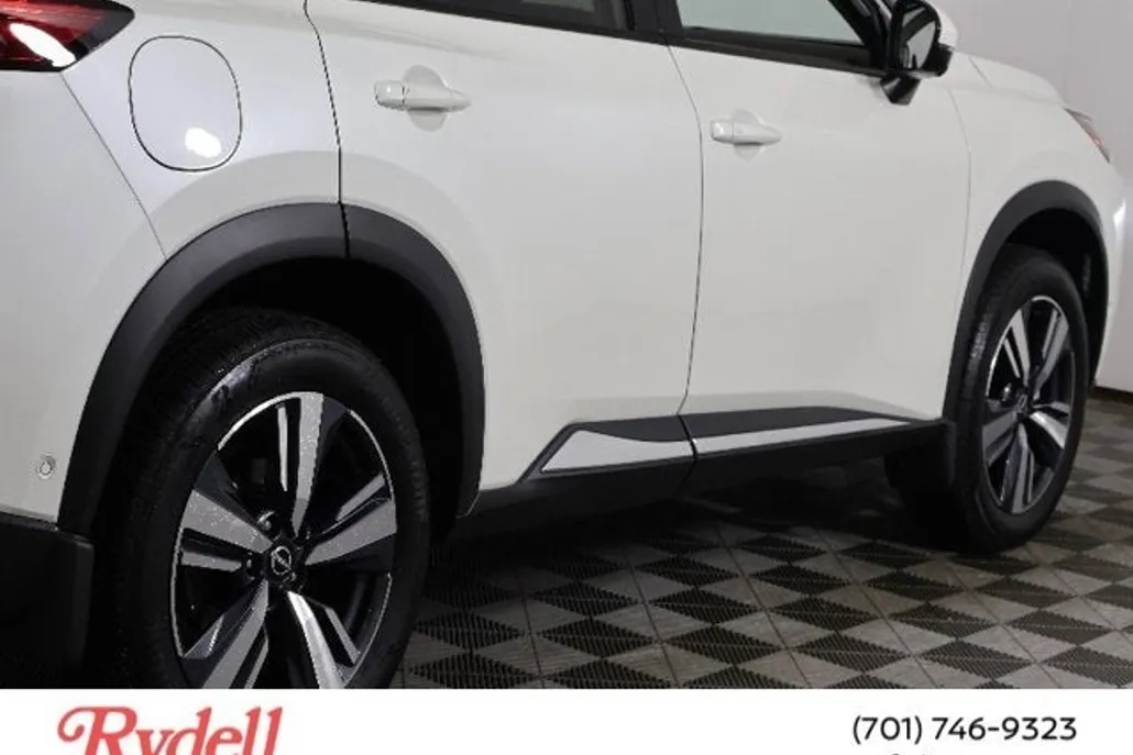 2023 Nissan Rogue SL photo 1