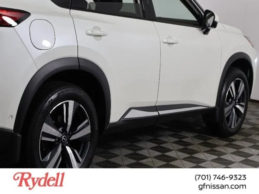 2023 Nissan Rogue SL photo 1