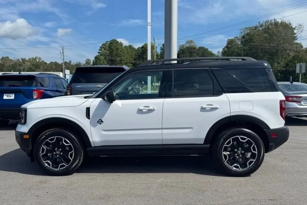 2025 Ford Bronco Sport Outer Banks photo 1