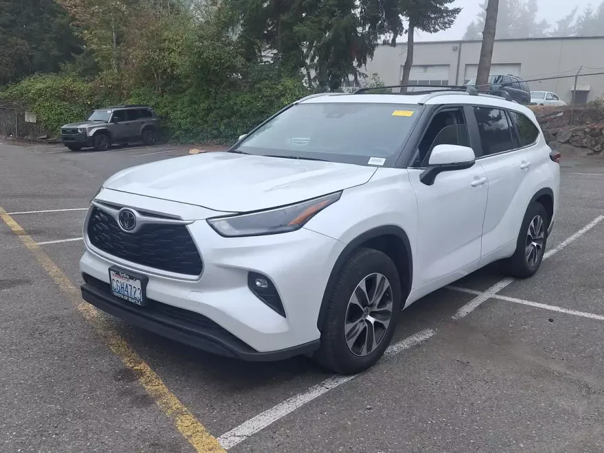2023 Toyota Highlander XLE photo 1