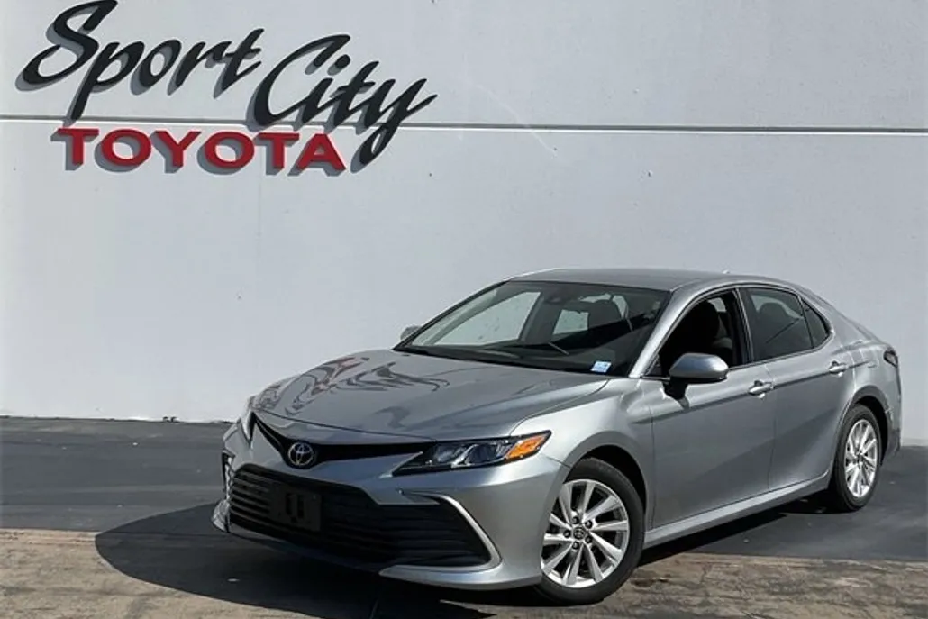 2024 Toyota Camry LE photo 1