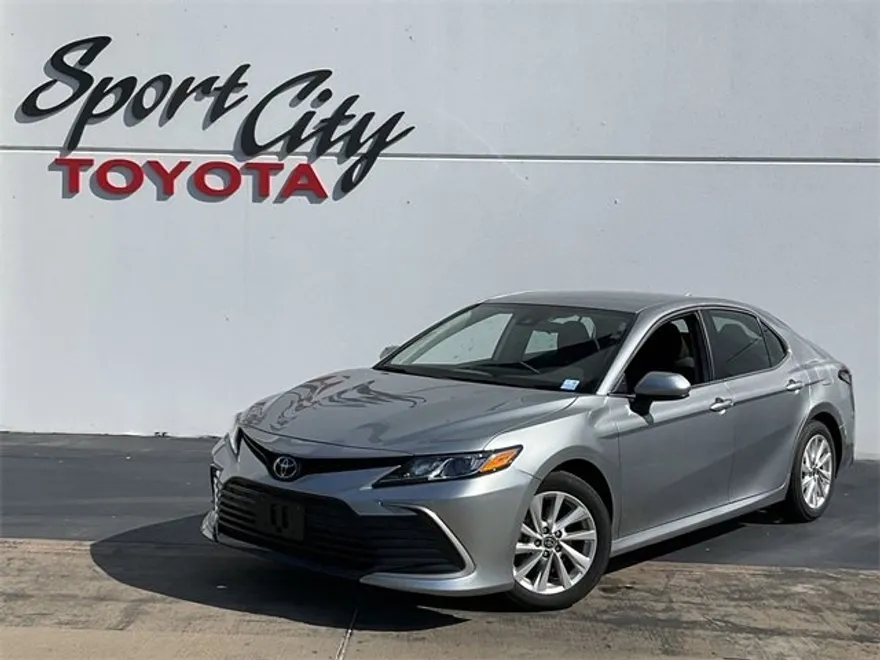 2024 Toyota Camry LE photo 1