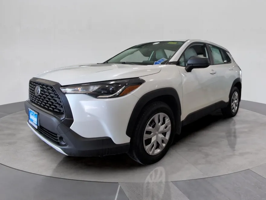 2022 Toyota Corolla Cross L photo 1