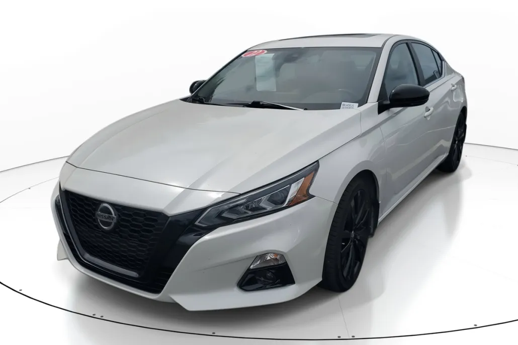 2022 Nissan Altima 2.5 SR photo 1