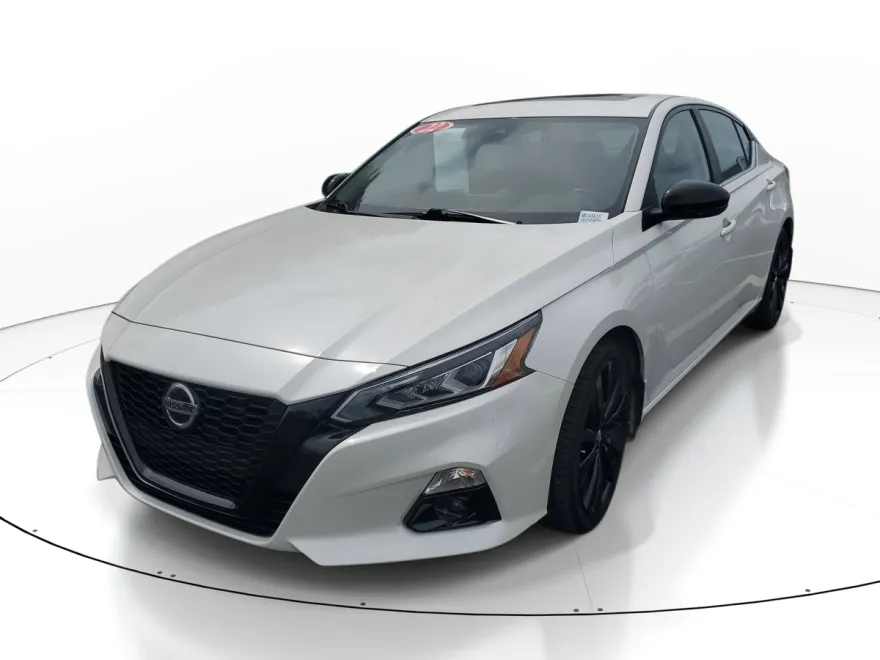 2022 Nissan Altima 2.5 SR photo 1