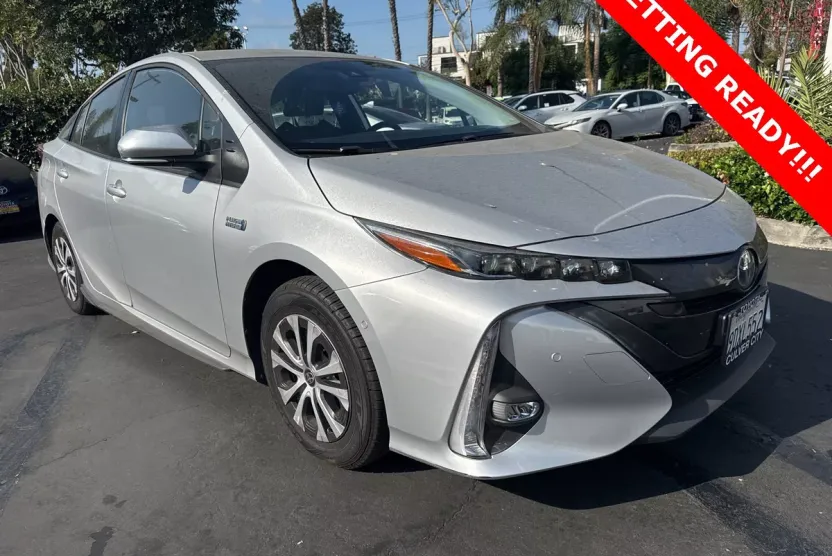 2022 Toyota Prius Prime Limited photo 1