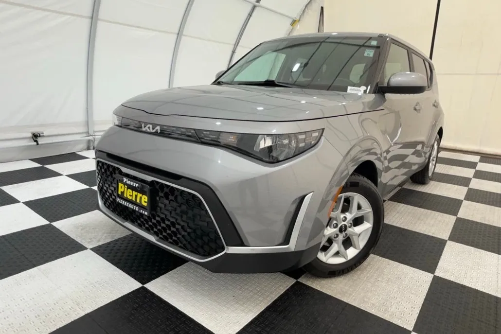 2023 Kia Soul LX photo 1