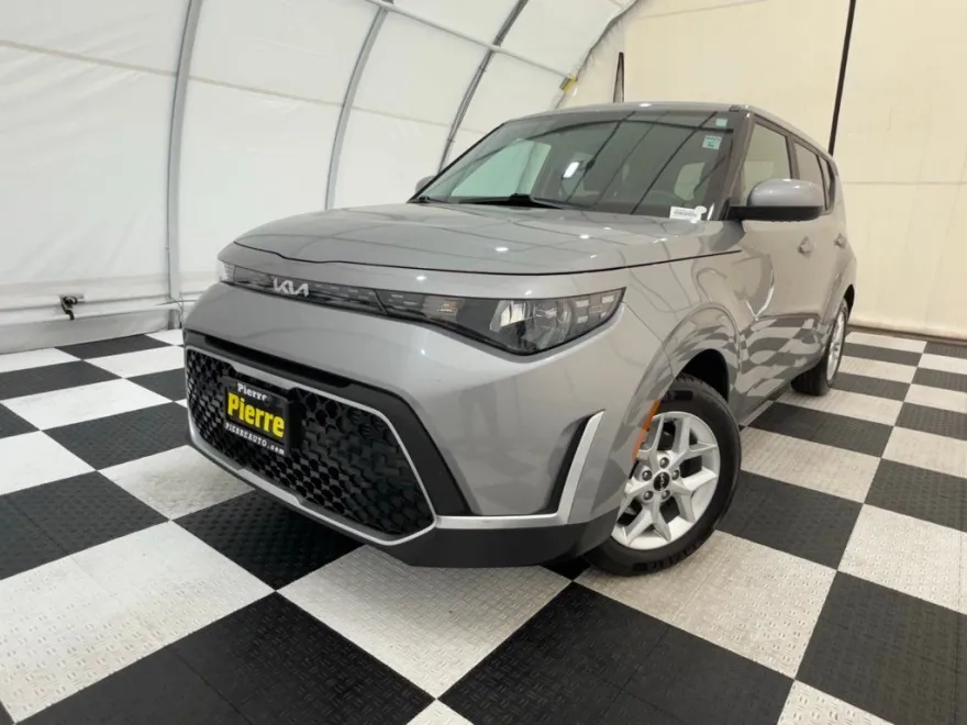 2023 Kia Soul LX photo 1