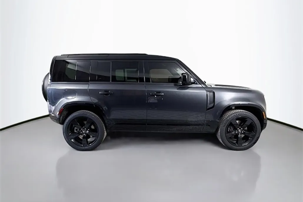 2025 Land Rover Defender 110 X-Dynamic SE photo 1
