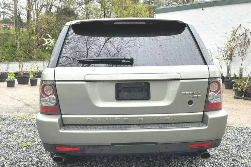 2010 Land Rover Range Rover Sport HSE photo 1
