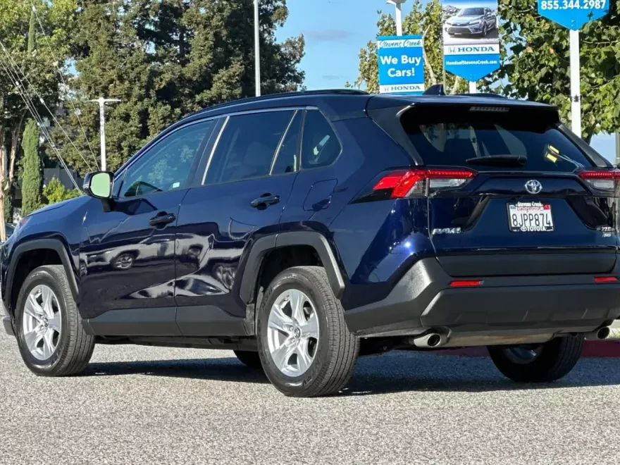 2019 Toyota RAV4 XLE photo 1