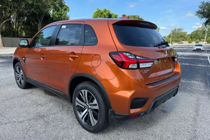 2025 Mitsubishi Outlander Sport ES photo 1