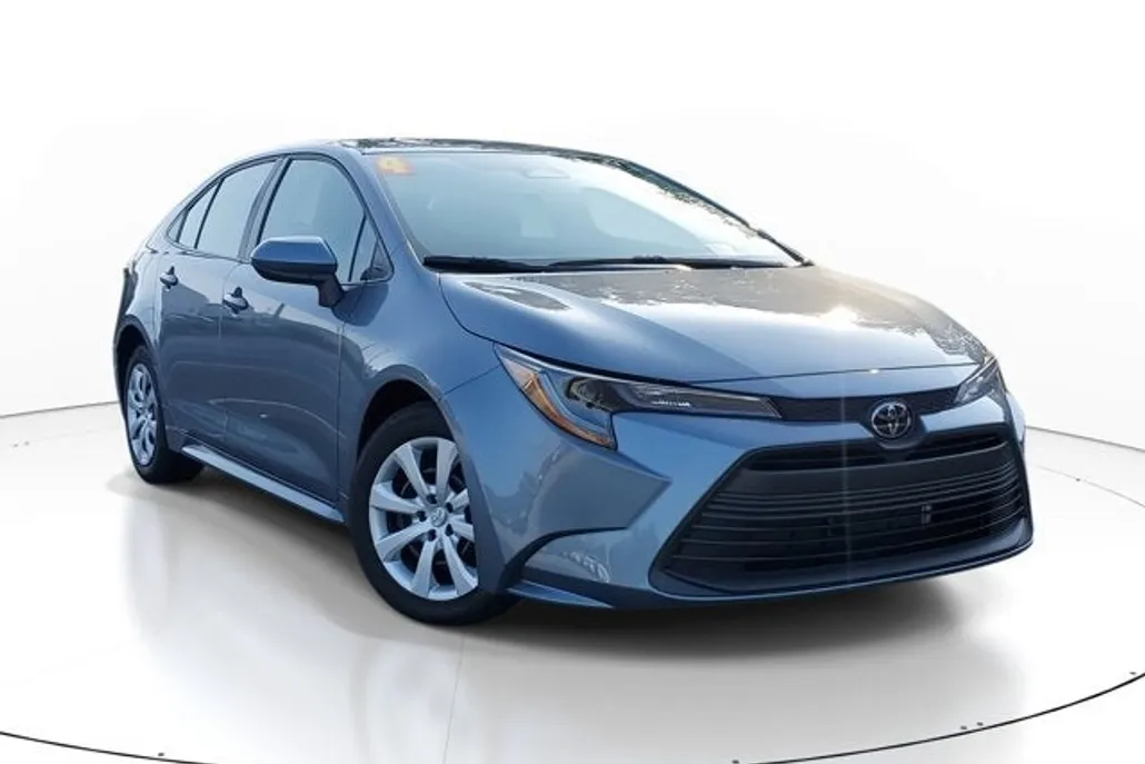 2024 Toyota Corolla LE photo 1