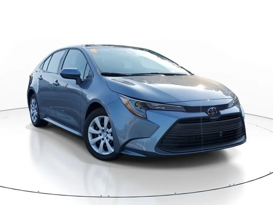 2024 Toyota Corolla LE photo 1