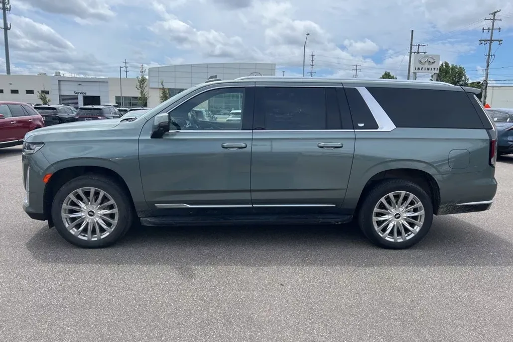 2024 Cadillac Escalade ESV Premium Luxury photo 1