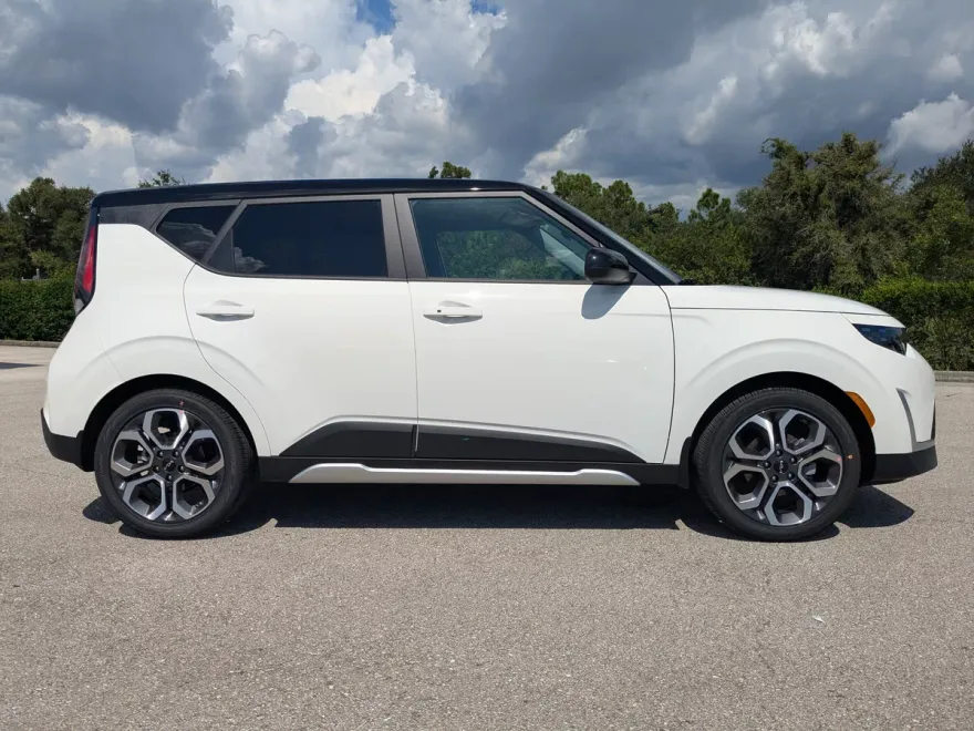 2025 Kia Soul EX photo 1