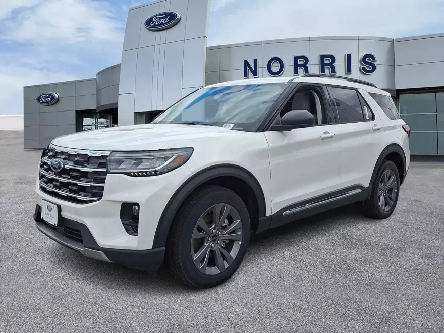 2025 Ford Explorer photo 1