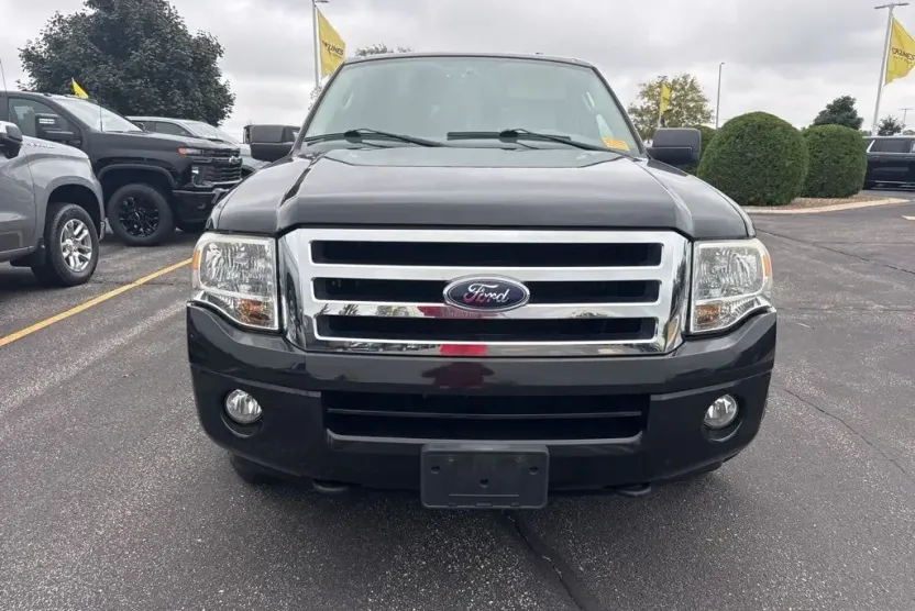 2010 Ford Expedition EL XLT photo 1