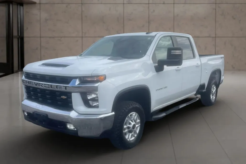 2020 Chevrolet Silverado LT photo 1