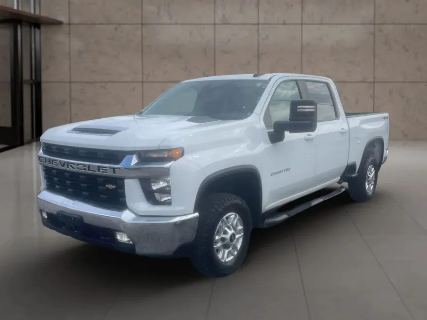 2020 Chevrolet Silverado LT photo 1