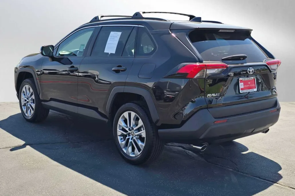 2025 Toyota RAV4 XLE Premium photo 1