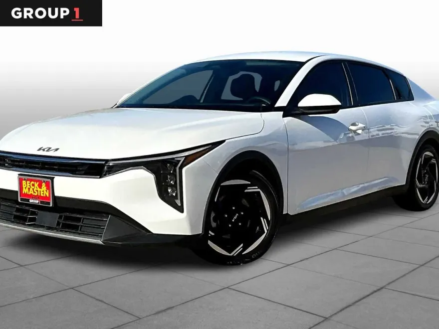 2025 Kia K4 EX photo 1