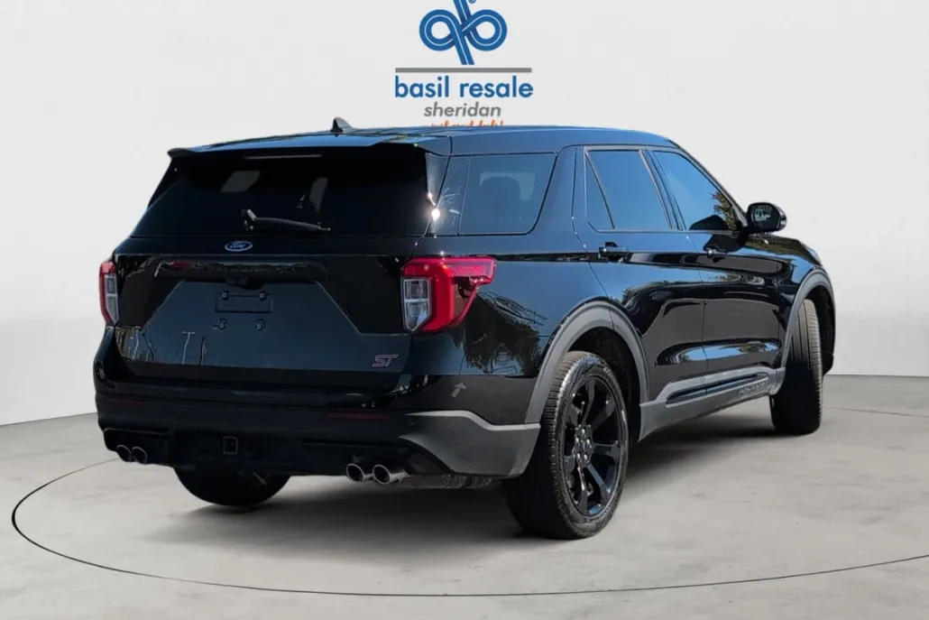 2022 Ford Explorer ST photo 1