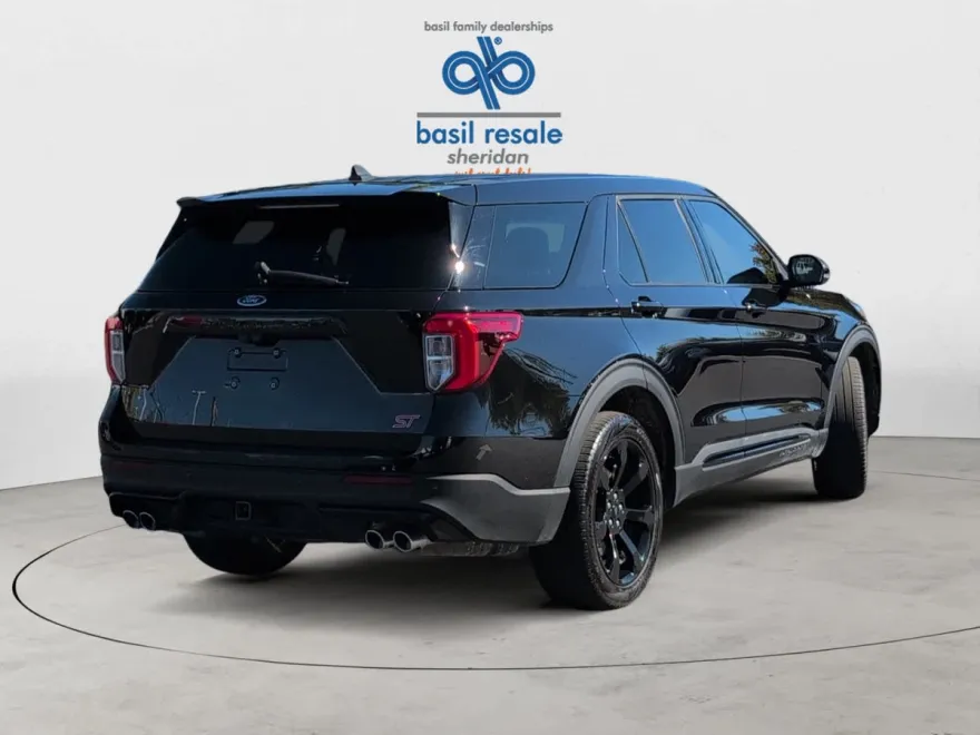 2022 Ford Explorer ST photo 1